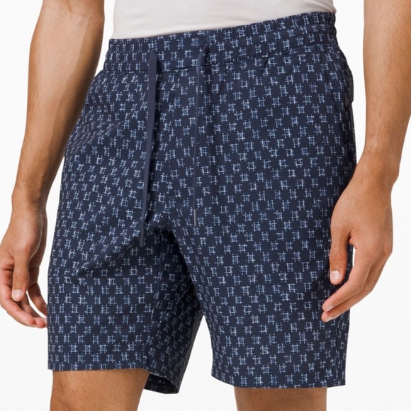 Lululemon Bowline 8 in (Navy, L) - Picture 1 of 7